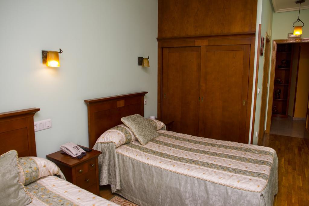 Hotel Los 14 Pravia Exteriör bild