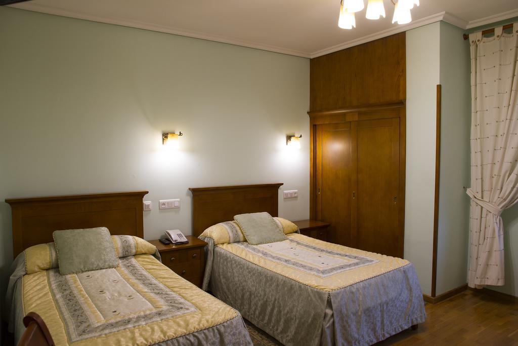Hotel Los 14 Pravia Exteriör bild