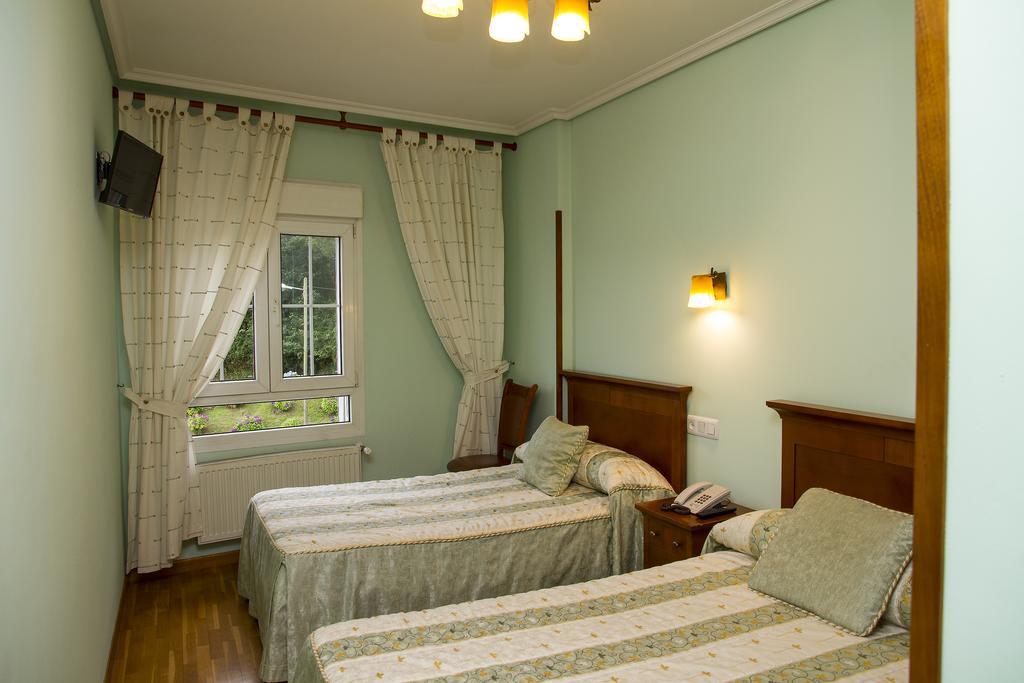 Hotel Los 14 Pravia Exteriör bild