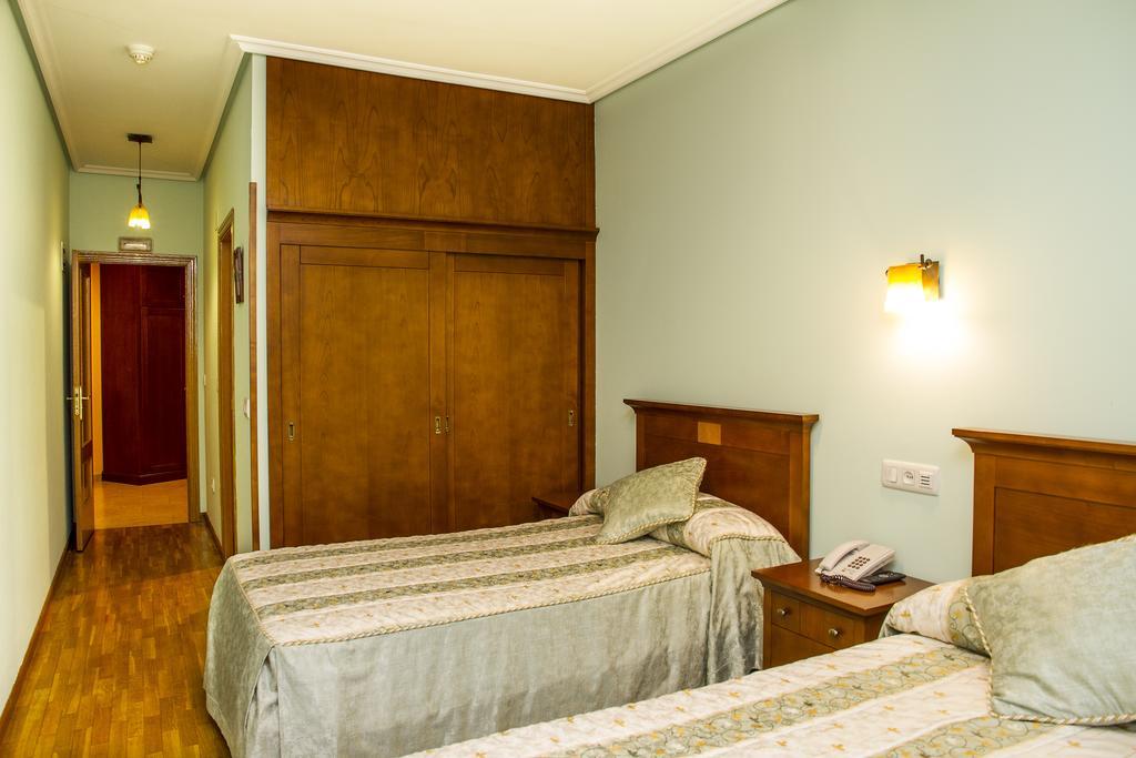 Hotel Los 14 Pravia Exteriör bild