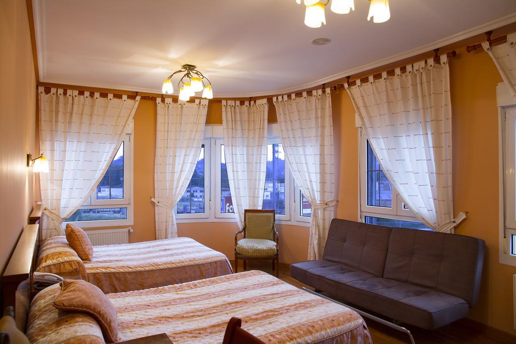 Hotel Los 14 Pravia Exteriör bild