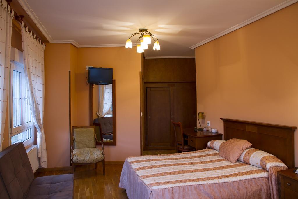 Hotel Los 14 Pravia Exteriör bild