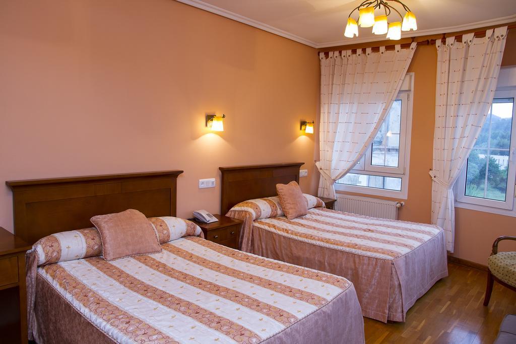 Hotel Los 14 Pravia Exteriör bild