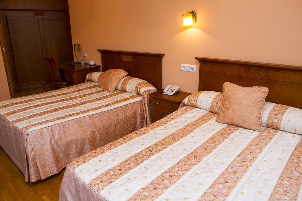 Hotel Los 14 Pravia Exteriör bild